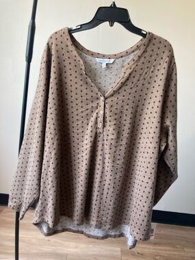 Emily Daniels polka dot print knit top Henley long sleeve top 3X